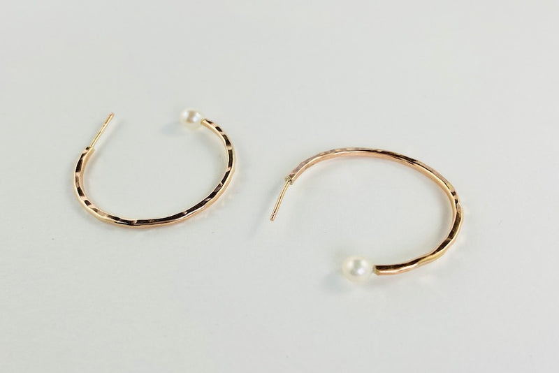 The Dreamer small pearl hoops